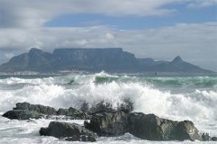 连心眉男人的命运：性格、运势与财富