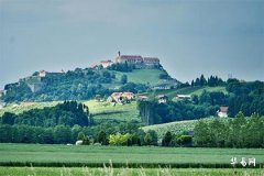 女金命性格财运与五行相配指南